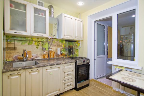 Двухкомнатная квартира с мебелью, техникой и большой лоджией — фото 3